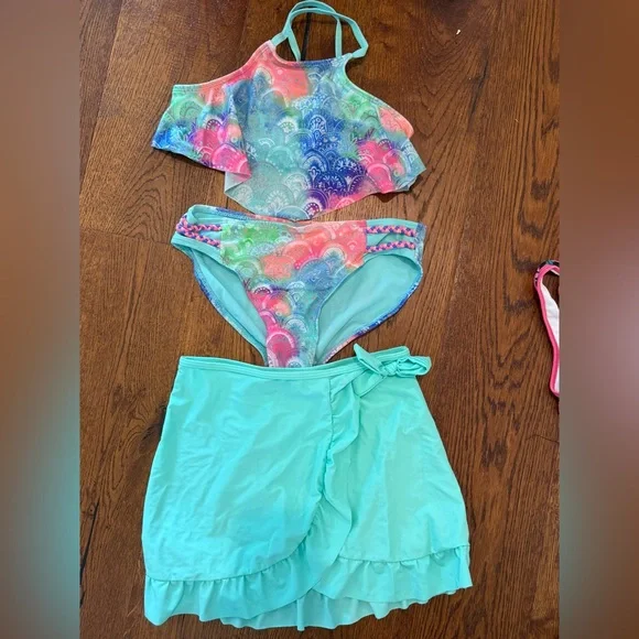 Girls'  10-12 bathing/swim suit bundle - Picture 6 of 9